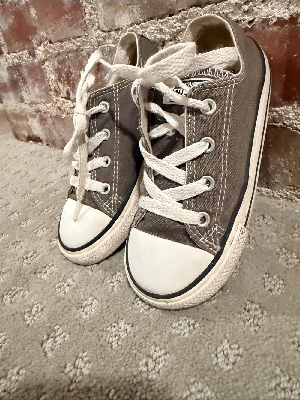 Converse toe canvas